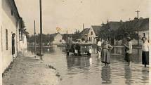 Obec Mušov musela zmizet kvůli vzniku novomlýnských nádrží. Na snímku jsou povodně roce 1933.