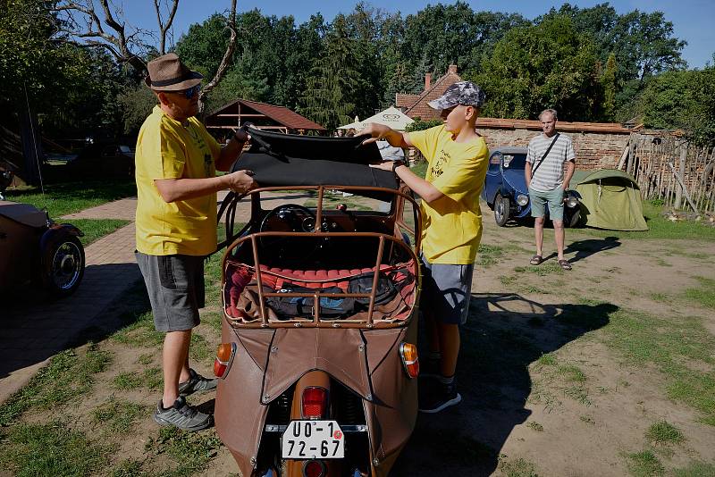 Do Břeclavi na Hájenku se sjeli milovníci velorexů.