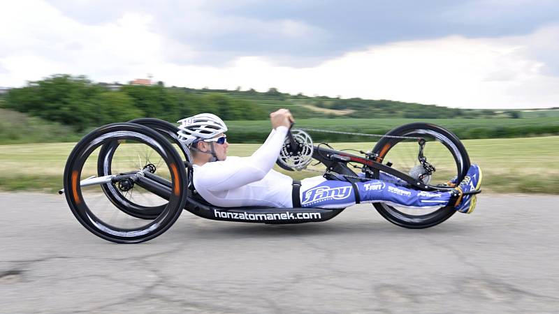 Letošní mistrovství republiky v paracycling a handbike nepostrádalo akci a adrenalin. Některým závodníkům tekla i krev. Jinak se ale všichni výborně bavili.