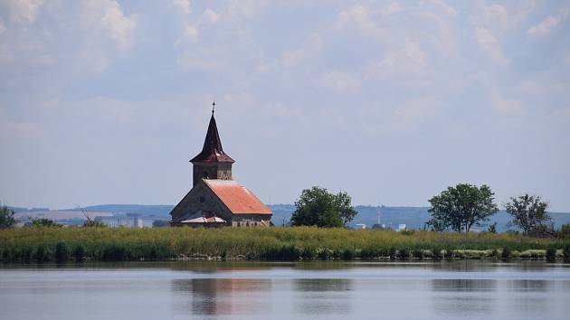 Obec Mušov pohltila voda v roce 1978. Důvodem byla stavba vodního díla Nové Mlýny.