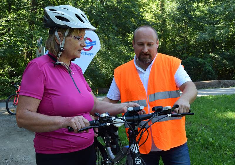 Policisté společně s odborníky z Besipu a Centra dopravního výzkumu v Lednici kontrolovali cyklisty na kolech a elektrokolech.