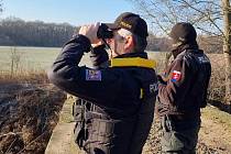Policisté u hranic se Slovenskem zůstávají i nadále, kontroly však budou pouze namátkové. Foto: policie