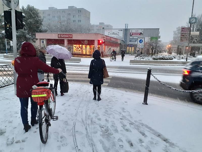 Cyklisté v Břeclavi vyrazili do ulic. I přes sněhovou kalamitu.