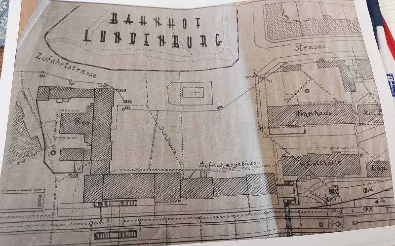 Břeclavský zastupitel a železniční nadšenec Luboš Krátký opravil a zprovoznil historické signalizační zařízení. Takzvaný číňan se vrátí zpět na čestné místo na břeclavském nádraží.