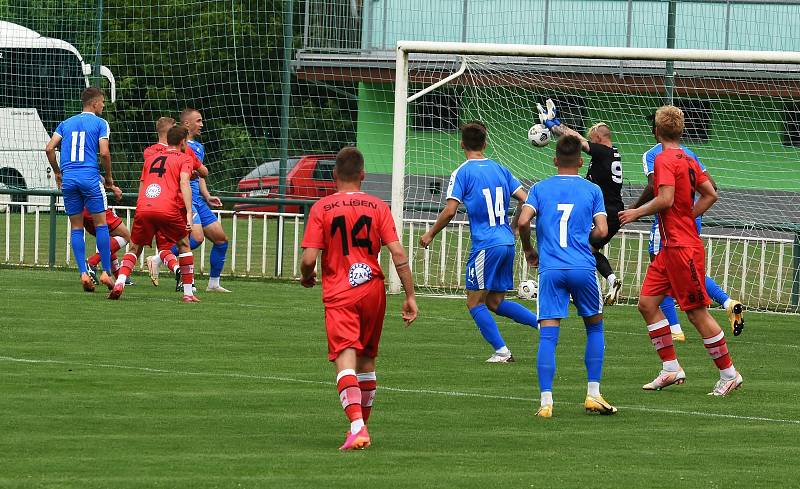 Líšeň (v červeném) na závěr přípravy zdolala béčko Baníku Ostrava 2:1.