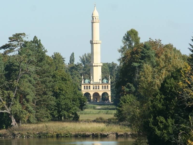 Ostrov s minaretem v lednickém parku