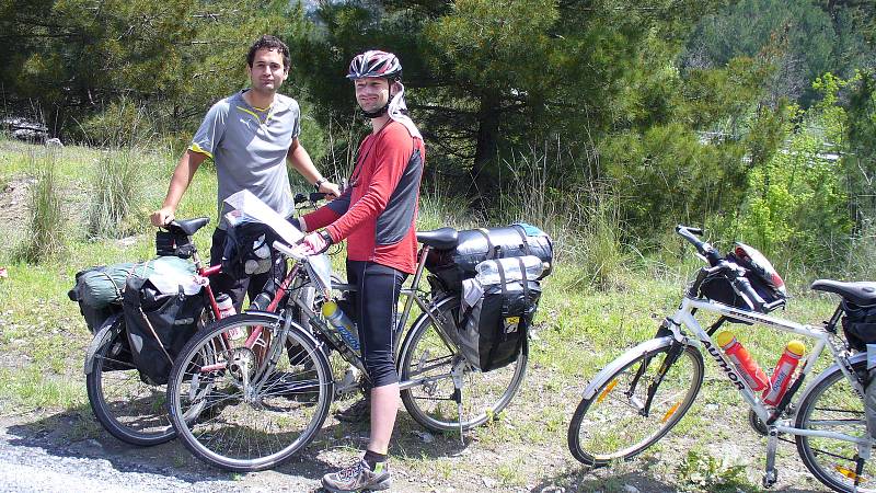 Cestovatel a turista v kroji Marek Šalanda ze Cvrčovic zpestřuje lidem na sociální síti Facebook dny nouzového stavu poutavými zážitky z deset let staré cesty po Blízkém východě.