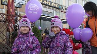 Fialové balonky vyletěly v Břeclavi k nebi. S přáním Ježíškovi - Břeclavský  deník