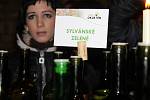 V Kurdějově vybírali v sobotu odpoledne milovníci vín z bohaté nabídky vzorků. Na Kurdějovském okusu vín je však nekoštovali, ale okoušeli.