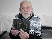 Jaromír Bilík z Lednice na Břeclavsku letos oslavil sto let. Vychoval čtyři děti, má 16 vnuků a 18 pravnoučat. V Lednici je třetím stovkařem, žijí tam ještě dvě ženy úctyhodného věku.