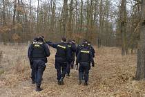 Policisté s pyrotechniky v Bořím lese.