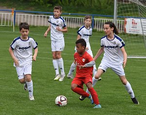 Mladší žáci Břeclavi (bílé dresy) ve víkendovém zápase krajského přeboru podlehli doma Tatranu Bohunice 0:2.