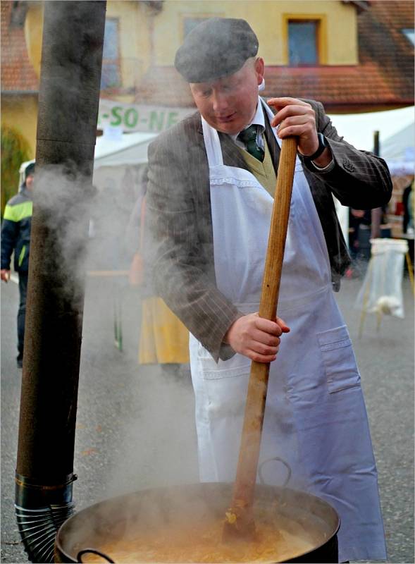 Velkými Bílovicemi voněly poslední listopadovou sobotu zelňačky.