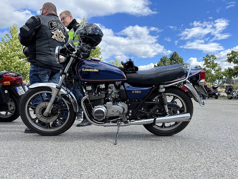 Motorkáři vyrazlii z Velkých Bílovic na šestou Cestu časem.