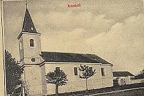 Secesní pohlednice z doby po roce 1910 zachycuje pohled na křepický kostel svatého Bartoloměje. 