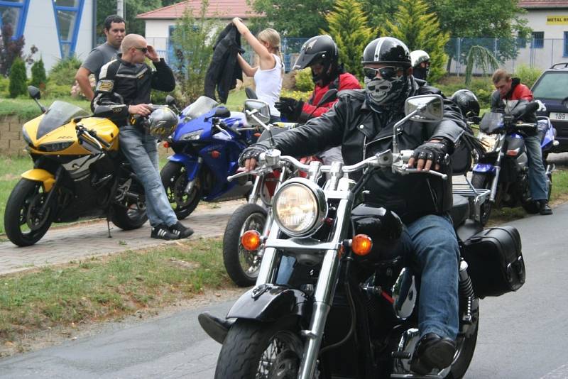 Národopisný areál ve Tvrdonicích obsadilo o víkendu několik stovek motorkářů. Přijeli na v pořadí už páté Motohody na Podluží. 