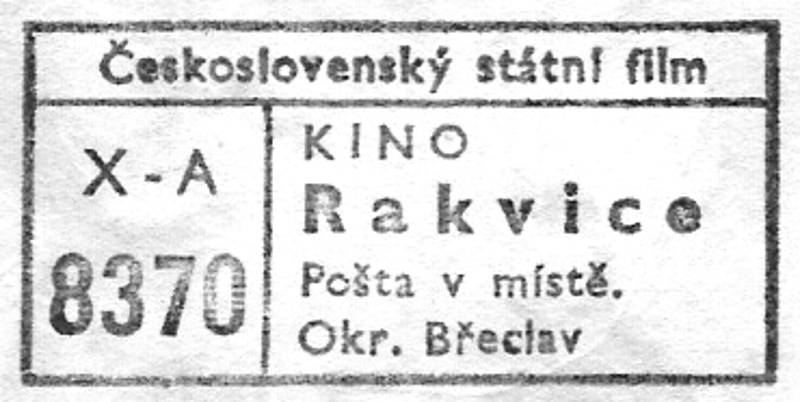 O plánu zbudovat v budově bývalého hostince u nádraží v Rakvicích kino psal týdeník Nový život 15. února v roce 1967. Zřízení širokoúhlého kina s bufetem, prodejnou vstupenek, šatnami a vyhovujícím sociálním zařízením mělo už tehdy vyjít na 450 tisíc koru