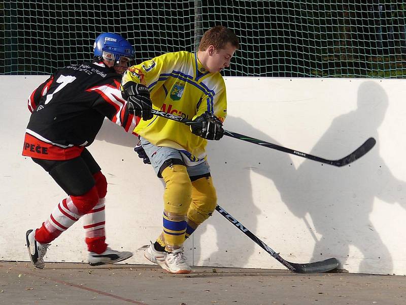 Břeclavští Draci porazili hokejbalisty Hustopečí a mají okresní titul.