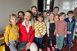 Dětem v Ukrajinském centru v Brně slouží devět nových počítačů. Předala je první vicemiss ČR Sarah Horáková.