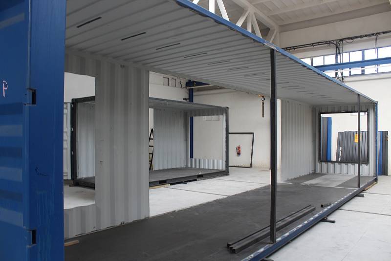 Otevření nového výrobního provozu na kontejnerové bydlení v Lednici.