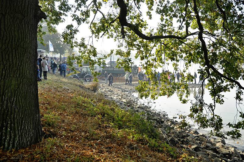 Na slavnostní výlov Vrkoče u Pohořelic se přišly podívat desítky tisíc lidí, spořádají sedm tun rybích specialit.