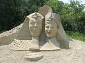 Šestnáct velkých soch z mořského písku je k vidění na výstavě v Lednici, jejímž tématem je Afrika. Potrvá až do října.