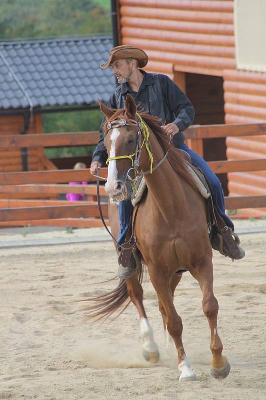 Na nové ekofarmě Holý vrch za Kurdějovem pořádali westernové závody.