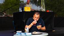 Na festivalu MKLV překonal superjedlík Jaroslav Němec rekord v pojídání Durianu, nejsmrdutějšího ovoce. Dvě kila snědl za dvě minuty.