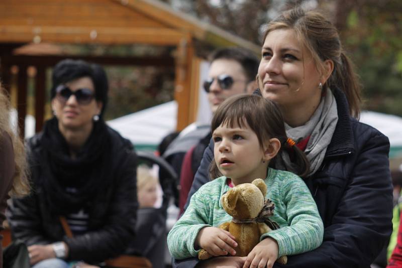 Pozornost návštěvníků si vysloužili zruční řemeslníci i nadaní muzikanti a tanečníci. 