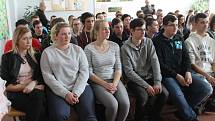 Střední vinařskou školu ve Valticích navštívila ve čtvrtek ministryně školství Kateřina Valachová. S vedením školy řešila podporu vinařských oborů, diskutovala i se studenty. 