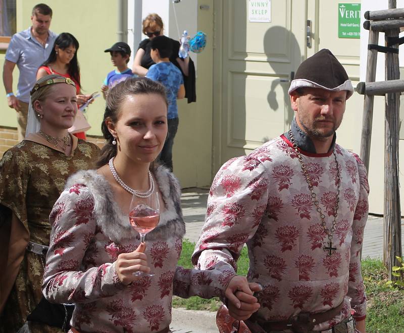 Mikulov hostil Pálavské vinobraní. Navštívily ho desítky tisíc milovníků vína a burčáku.