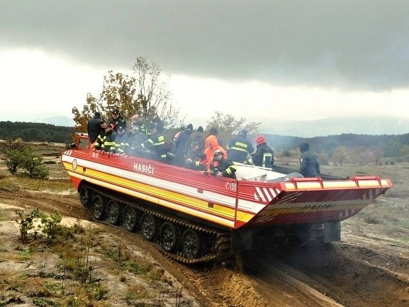 Dobrovolní hasiči ze Staré Břeclavi spolu s dalšími hasičskými jednotkami ze Slovenska bojovali cvičně s rozsáhlým požárem.