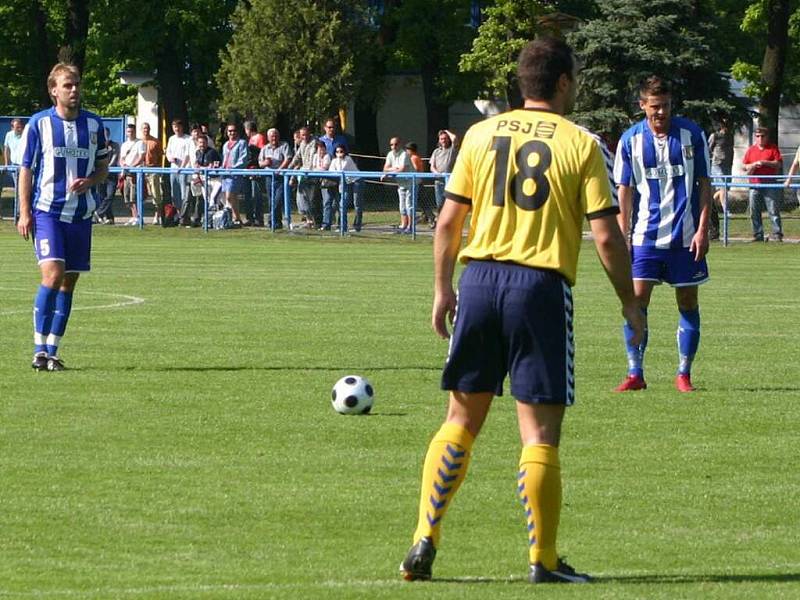 Břeclavští fotbalisté vyprovodili jihlavské béčko čtyřmi trefami.