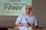 Šampiona letošního Grand Prix Vinex bralo Chateau Valtice za Rulandské bílé. Na snímku marketingový ředitel David Šťastný.