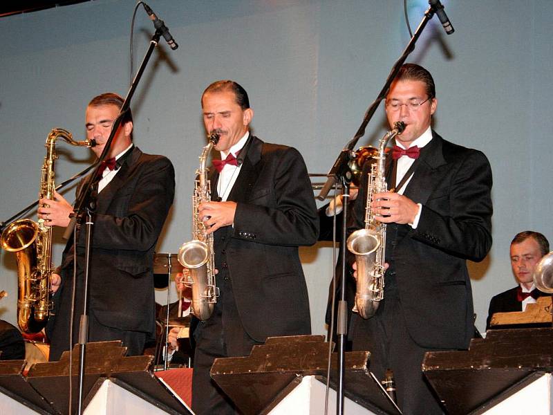 Ondřej Havelka se svými swingovými a jazzovými Melodymakers. 