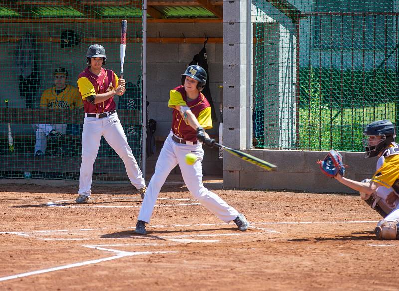 Softbalisté Locos Břeclav první zápas proti týmu Spectrum Praha vyhráli 9:7, v odvetě však podlehli 8:9.