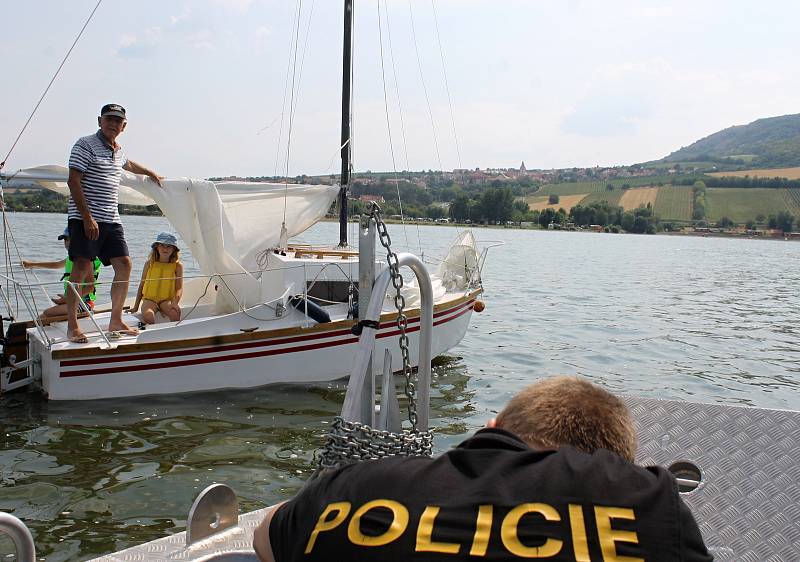 Policisté na novomlýnské nádrži u Pavlova na Břeclavsku kontrolovali plavidla na hladině. Nechyběl test na alkohol.