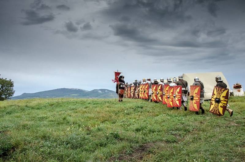 Římští legionáři v plné zbroji, unikátní nálezy i naučná stezka lákají do nově otevřené expozice a návštěvnického centra v Pasohlávkách.