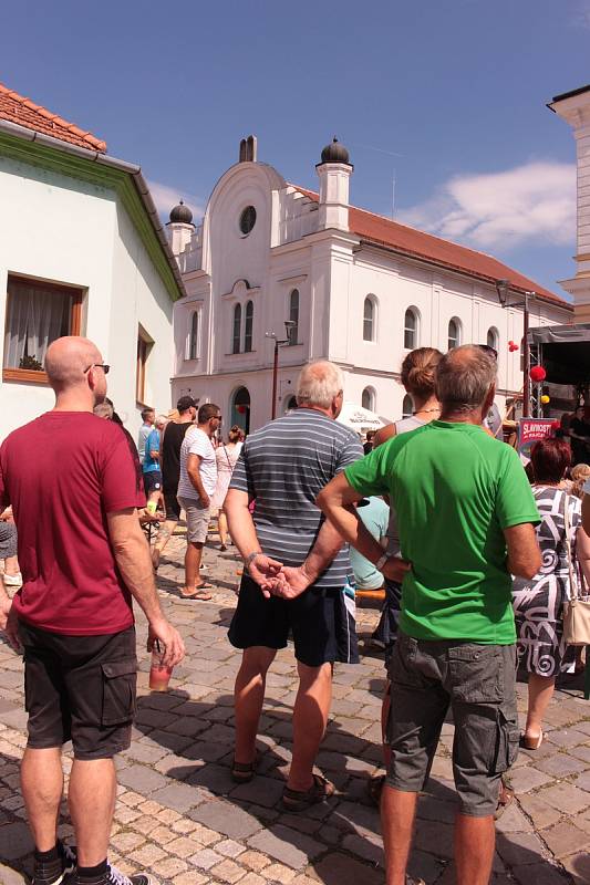 Okolí břeclavské synagogy naplnily tradiční Rajské slavnosti.