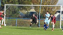 Fotbalisté Lednice (v modrém) remizovali 1:1 s Kunštátem.