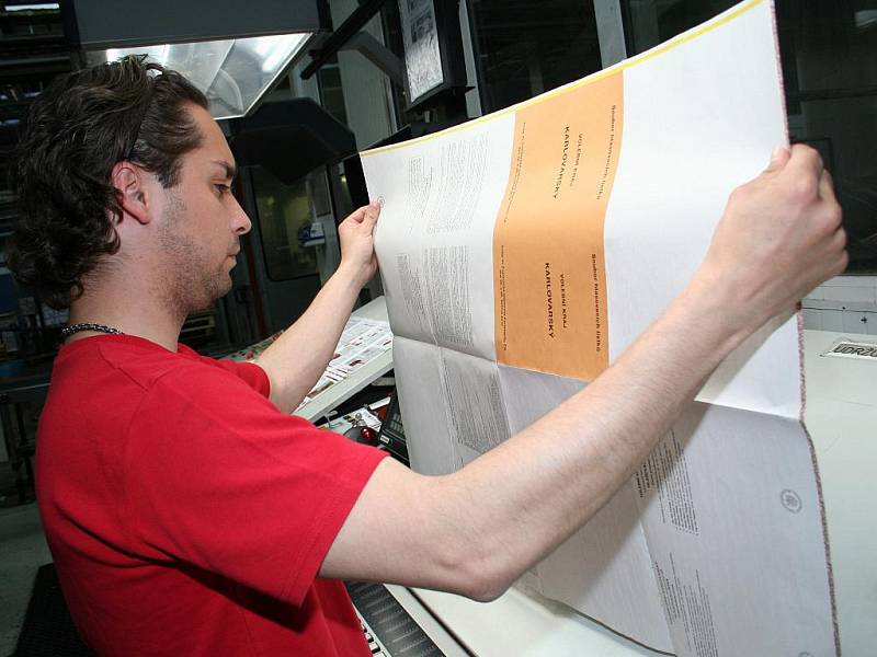 Břeclavská tiskárna Moraviapress se pustila do tisku hlasovacích lístků pro parlamentní volby. 