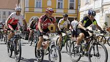 Z mikulovského Náměstí odstartovaly v sobotu do česko-rakouského pohraničí stovky bikerů v rámci závodu Pálavský krpál. 