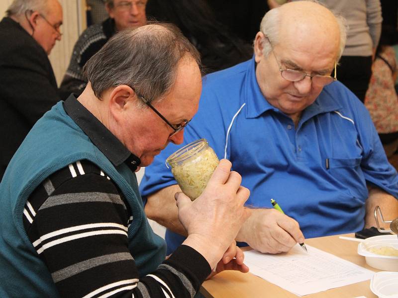 V Pohořelicích si v sobotu přišli na své milovníci zelí. Na tamním Zelofestu mohli příchozí ochutnat více než stovku vzorků.