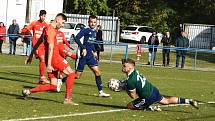 Břeclavští fotbalisté (v modrém) na závěr podzimní části divize D remizovali s rezervou Zbrojovky 0:0.