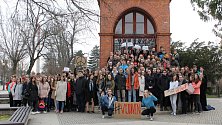 Studenti břeclavského gymnázia se také připojili k celorepublikovému protestu proti české vládě pod názvem Vyjdi ven. K podpisu petice se připojilo na sto padesát lidí.