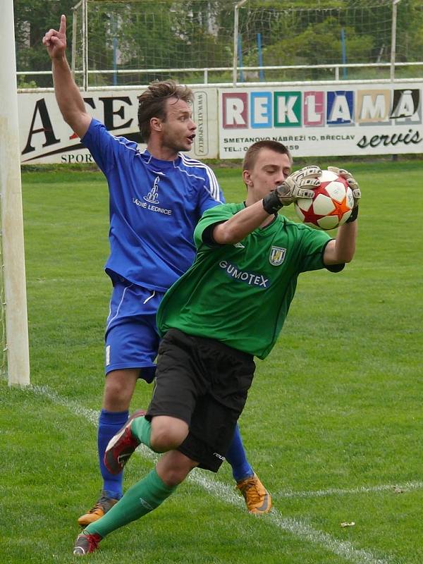 Břeclavská rezerva (ve žlutém) podlehla doma Lednici.