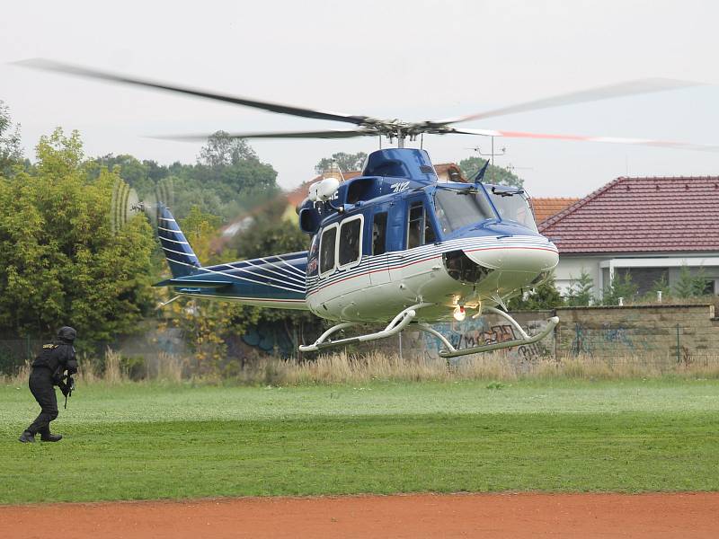 Republikoví policisté představili v pátek veřejnosti svou techniku, nechyběla ani ukázka práce zásahové jednotky. Zájemci si mohli vyzkoušet také fyzické testy. Při akci Policista na zkoušku.