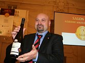 Šampionem prestižní soutěže Salon vín je červené víno z Chateau Valtice. Titul slavil za společnost Marek Šťastný.