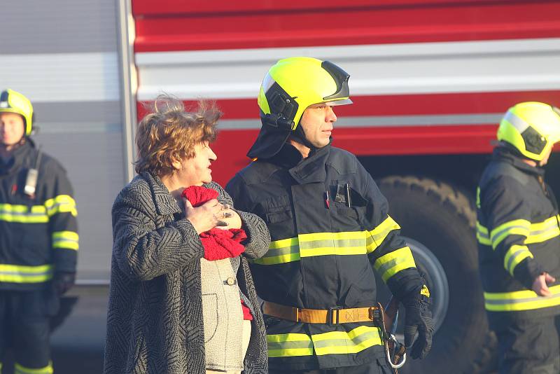 Požár zničil byt na břeclavském sídlišti Slovácka. Foto: David Korda