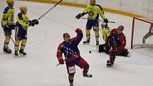 V závěrečném střetnutí základní části porazili hokejisté Frýdku-Místku (modročervené dresy) na domácím ledě Břeclav 8:2. 
